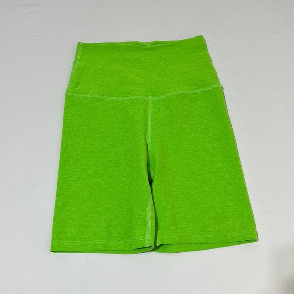 Beyond Yoga Neon Heather Green High Waisted Biker Shorts - Picture 5 of 11